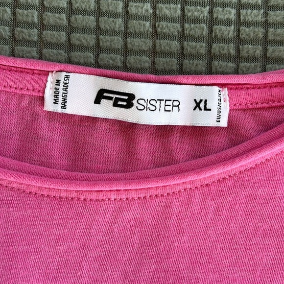 Tee with Cat Graphic Design - Picture 4 of 7